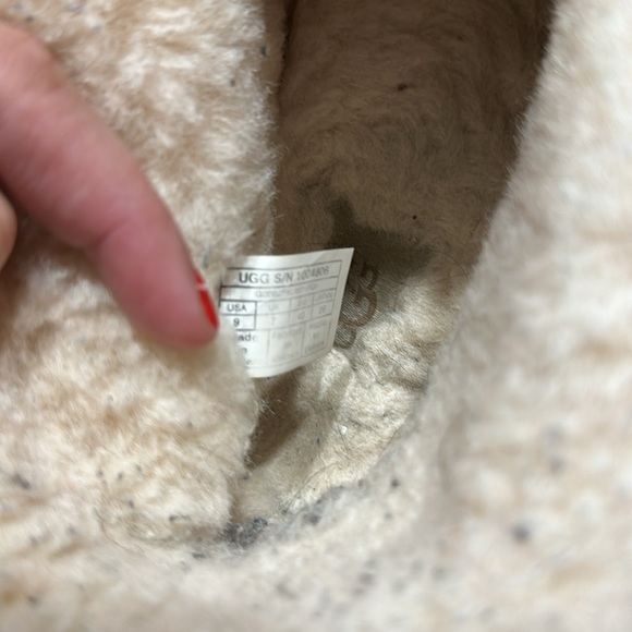 UGG slippers - Picture 6 of 6